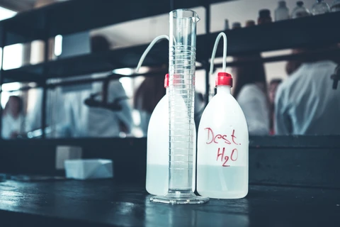 高压灭菌器中使用什么类型的水